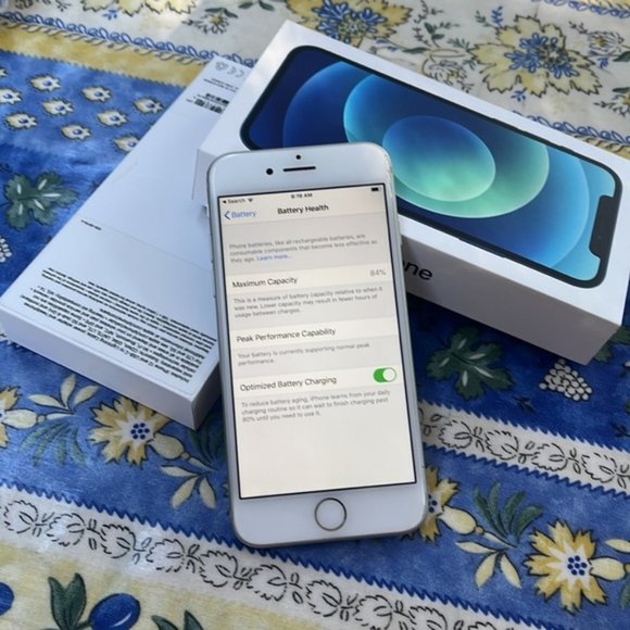 32GB iPhone 7 - Picture 3 of 6